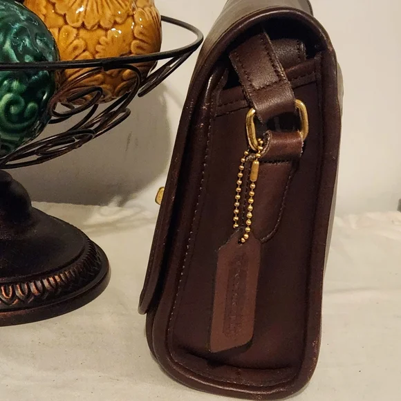 **SOLD**Coach Ridgefield - Picture 7 of 13